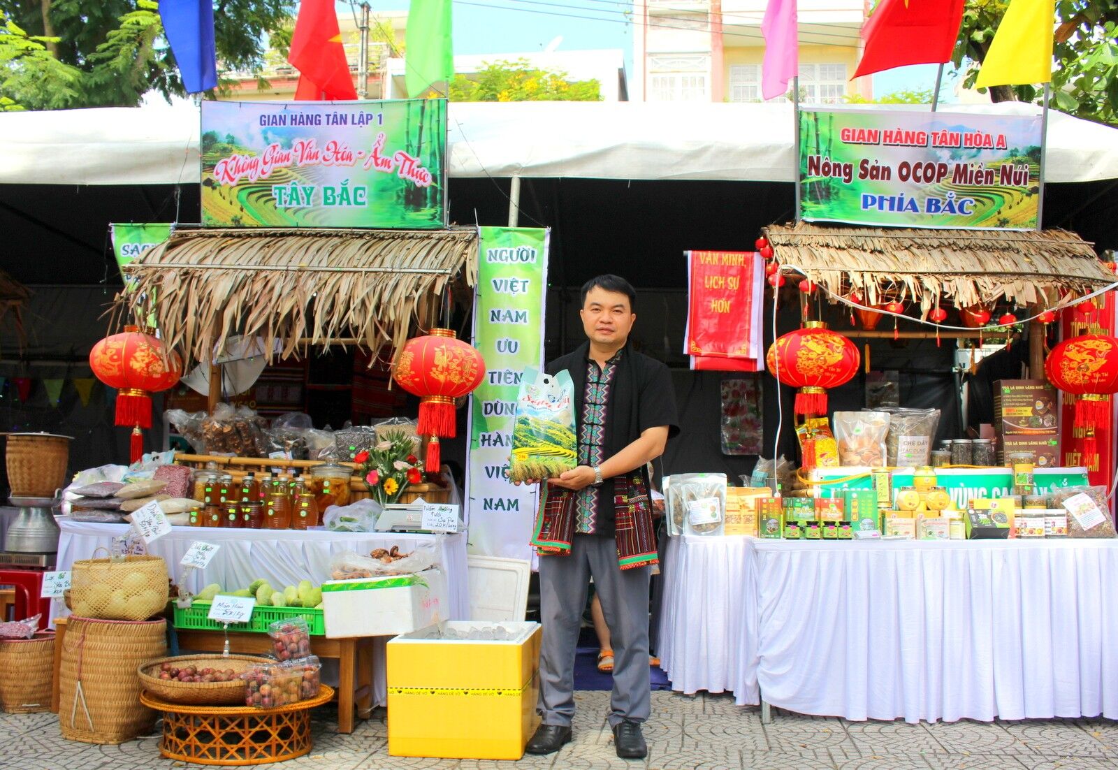 Banner giữa cửa hàng