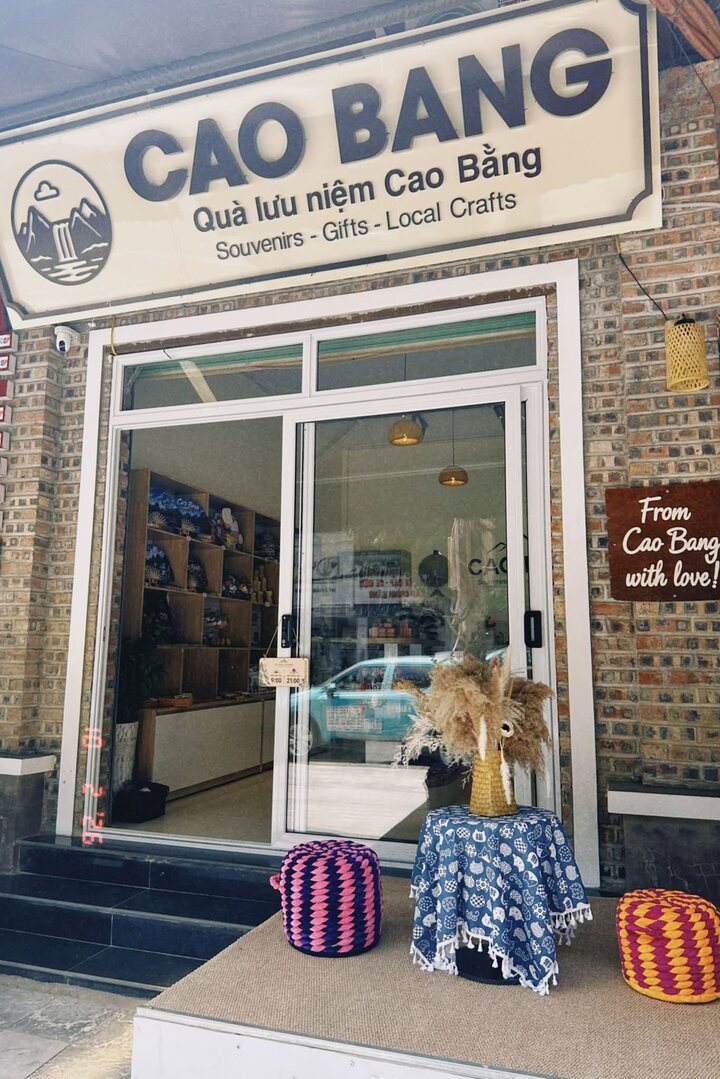 Banner giữa cửa hàng