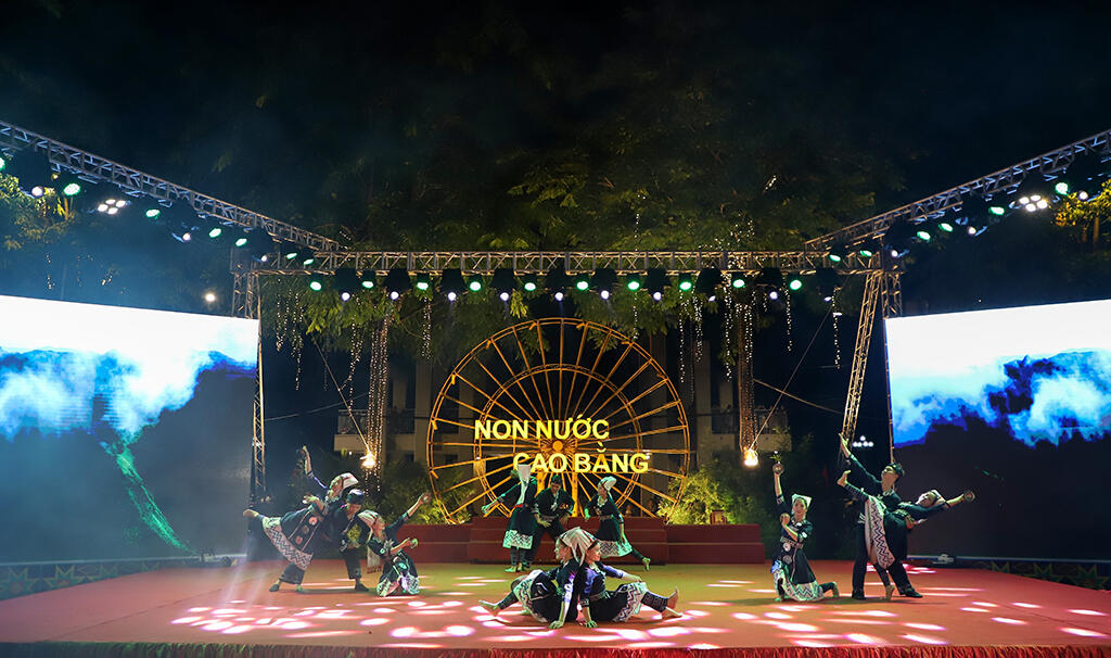 Chương trình nghệ thuật đặc biệt chào mừng chính quyền địa phương 2 cấp chính thức hoạt động