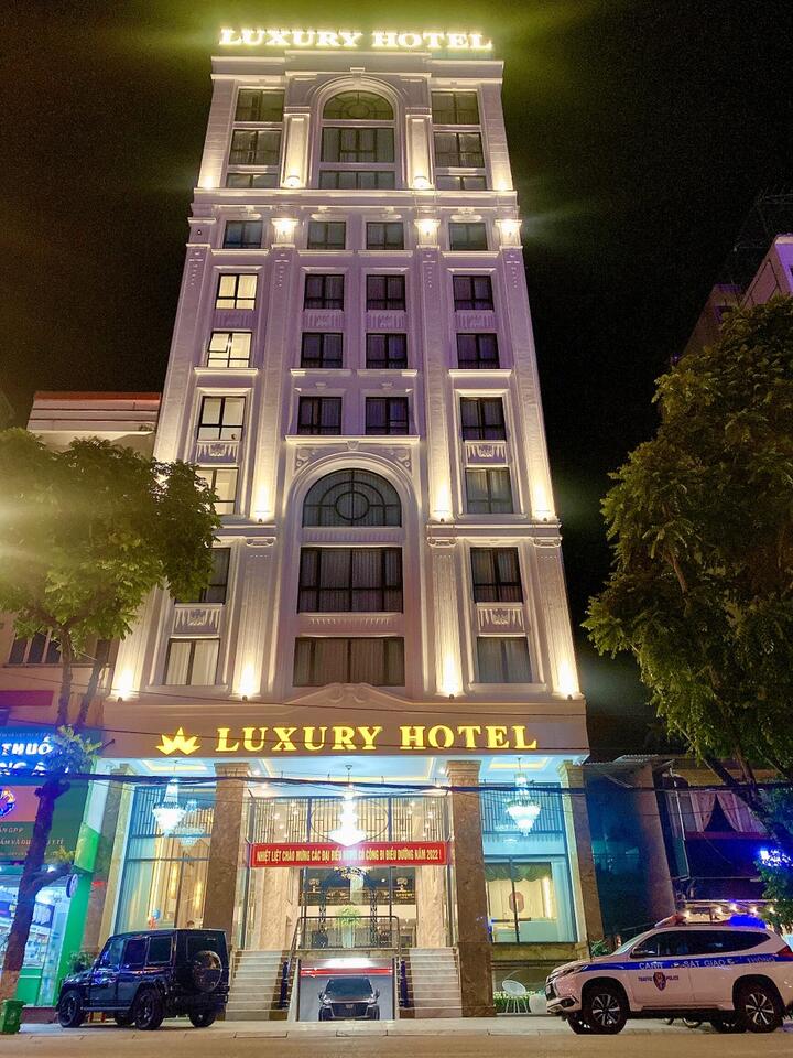LUXURY HOTEL 2