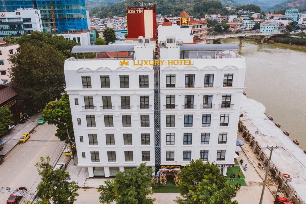 LUXURY HOTEL