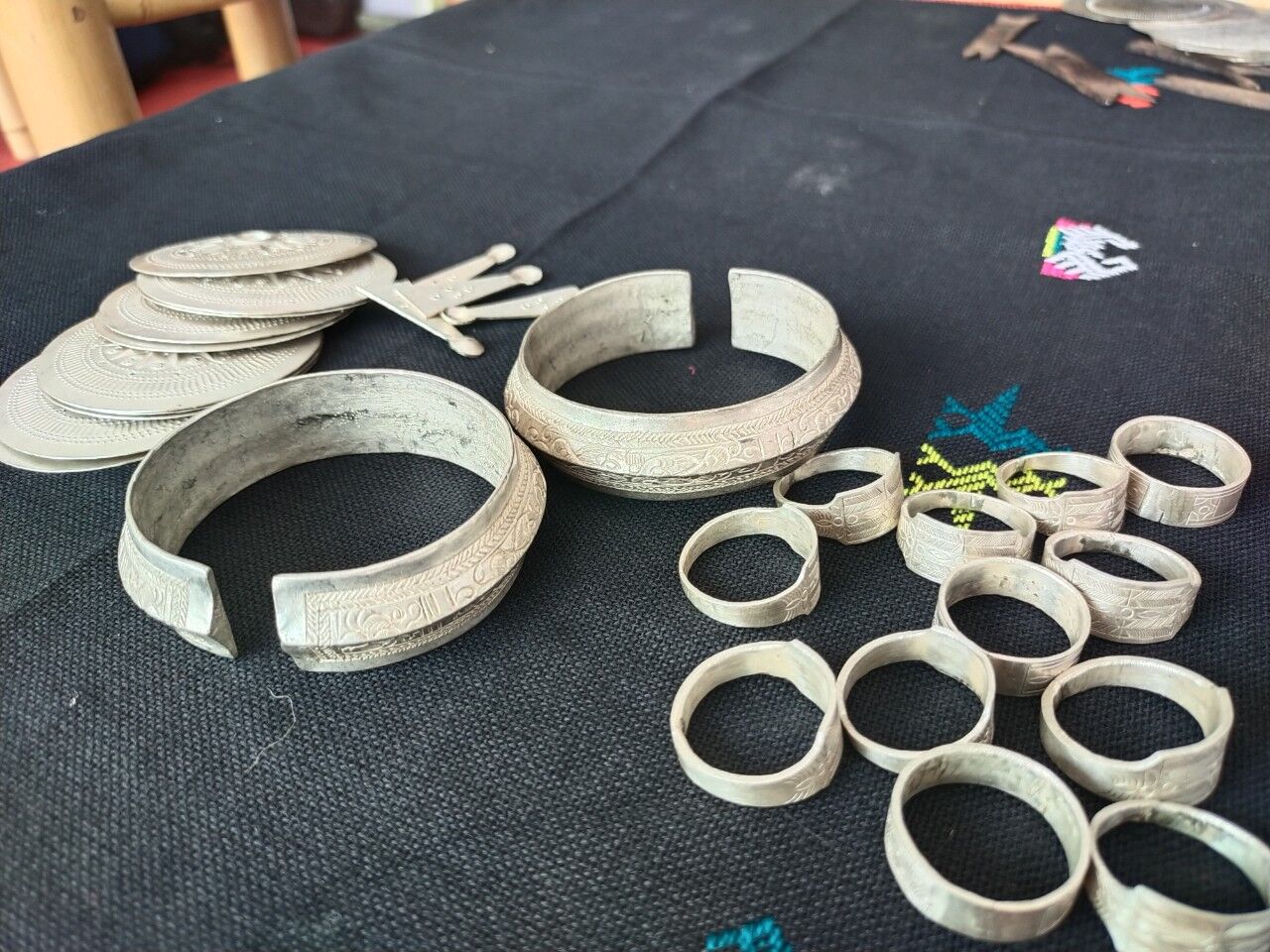 Vòng bạc, nhẫn bạc của người Dao Tiền