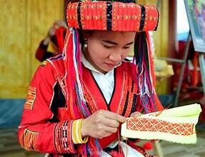 Trang phục truyền thống của dân tộc Pà Thẻn