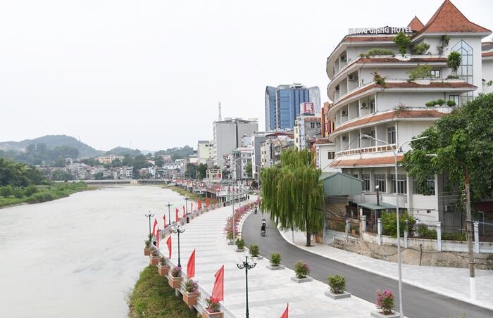 Phố đi bộ ven sông Bằng
